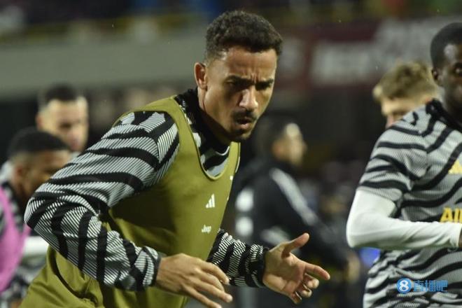 看着都不像 看着都不像