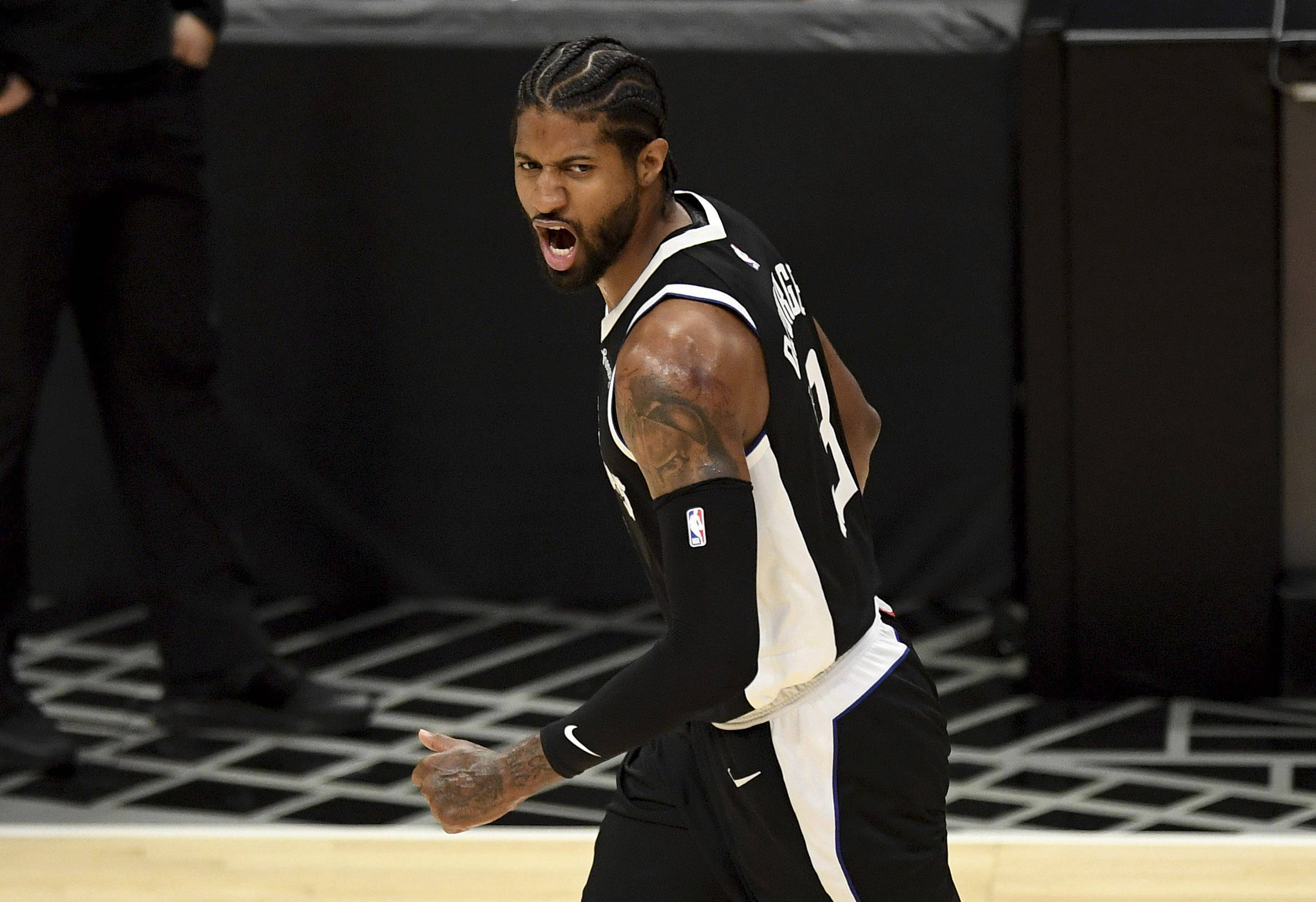 刺在比分落 刺在比分落